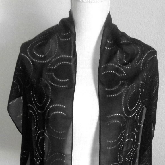 Elegant Coach Scarf - Picture 1 of 5